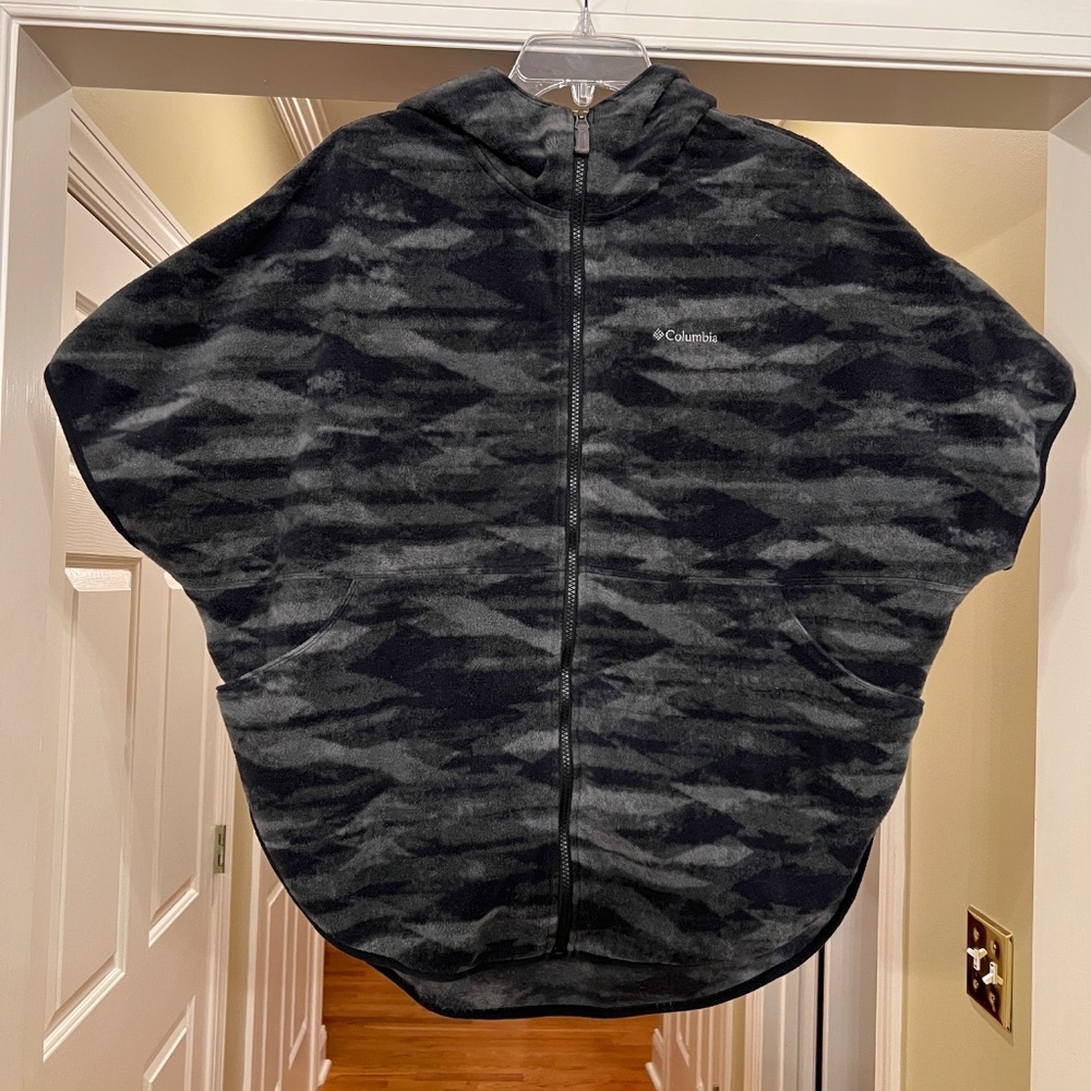 NWOT Columbia Benton Springs Fleece Poncho in Black Gray Camouflage Size MEDIUM